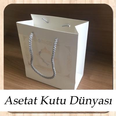 15.5x17x8 Ölçülü Beyaz Üzerine Gümüş Saray Desenli Karton Çanta