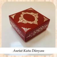 8x8x3.5 Bordo Üzeri Gümüş Yaldız Baskılı Saray Desenli Karton Kutu
